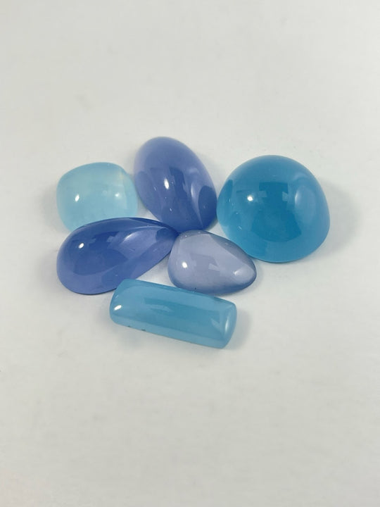 Aquamarine and Chalcedony the Gemstones that " Glow "