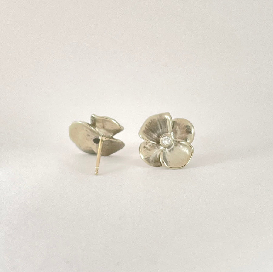 18k White Gold Flower Stud Earrings